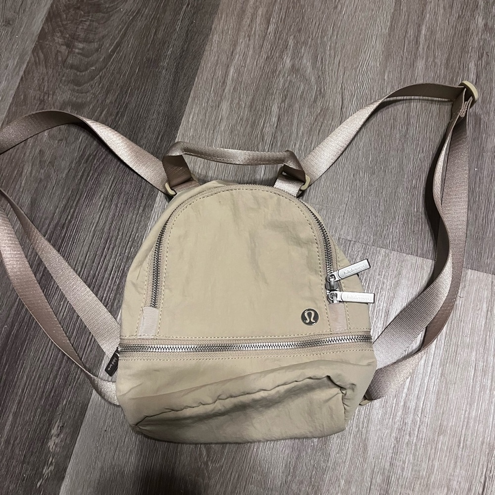 Mini lululemon backpack